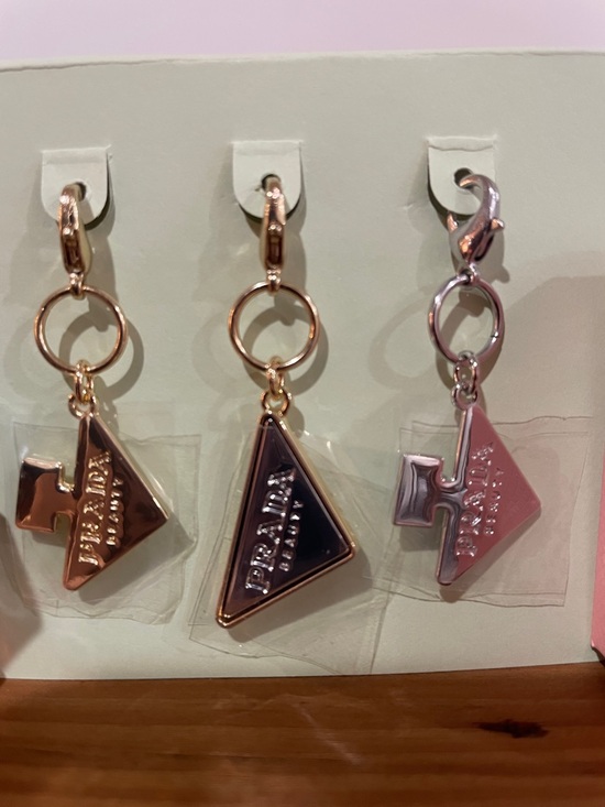 ☔️ Prada Paradoxe Mini Bottle & Triangle Logo Charms - Picture 4 of 8